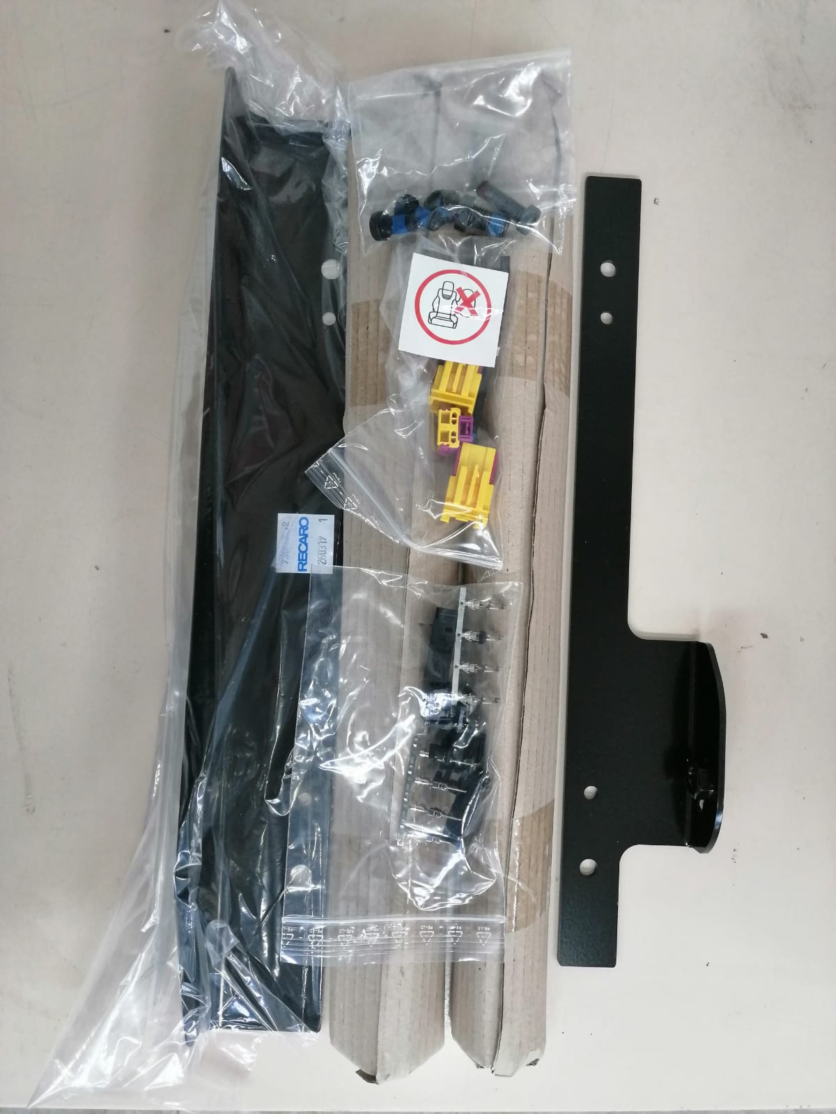 RECARO 69.02.29 Seat console BMW F20/F30 right side BMW 3 Series F31 estate car (Touring), truck (N1) Photo-0