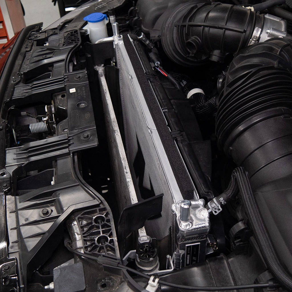 MISHIMOTO MMRAD-MUS-24 Performance Aluminum Radiator for FORD Mustang 2.3L / V8 2024- Photo-10