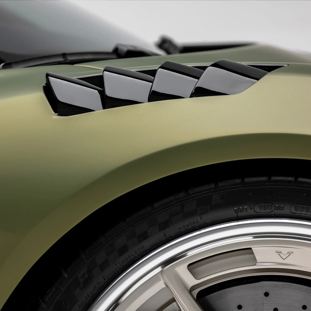 VORSTEINER LOE1090 Vented Fender LR-52 (Gloss Carbon) for LOTUS Emira 2024- Photo-2