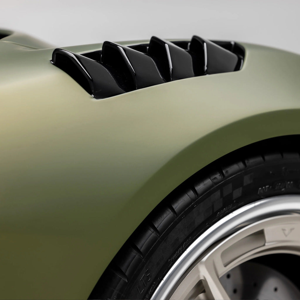 VORSTEINER LOE1090 Vented Fender LR-52 (Gloss Carbon) for LOTUS Emira 2024- Photo-3