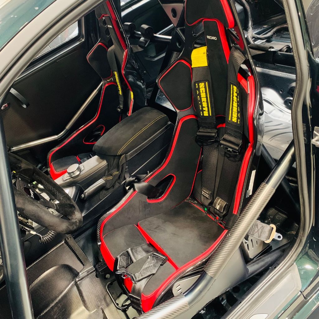 A Guide to FIA-Approved Roll Cages and Racing Seats| ATOMIC-SHOP