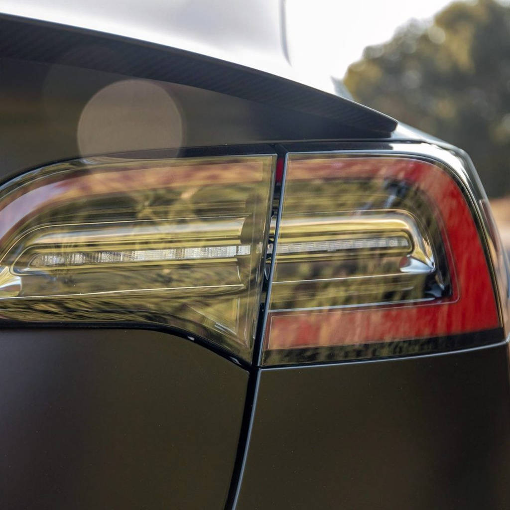 UNPLUGGED PERFORMANCE UP-M3-305-2.1 High Efficiency Trunk Spoiler, Autoclaved Dry Carbon, Satin Clear for TESLA Model 3 Photo-6 