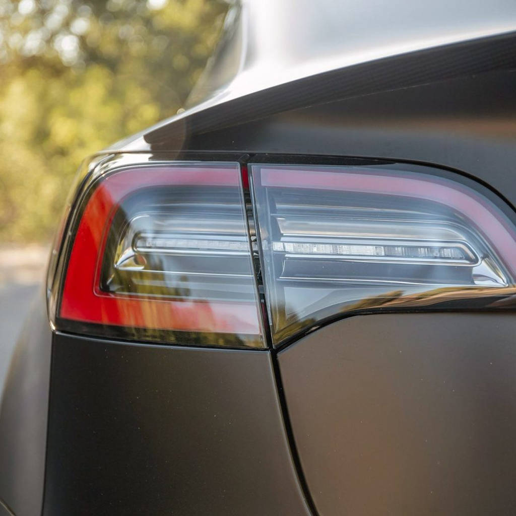 UNPLUGGED PERFORMANCE UP-M3-305-2.1 High Efficiency Trunk Spoiler, Autoclaved Dry Carbon, Satin Clear for TESLA Model 3 Photo-7 