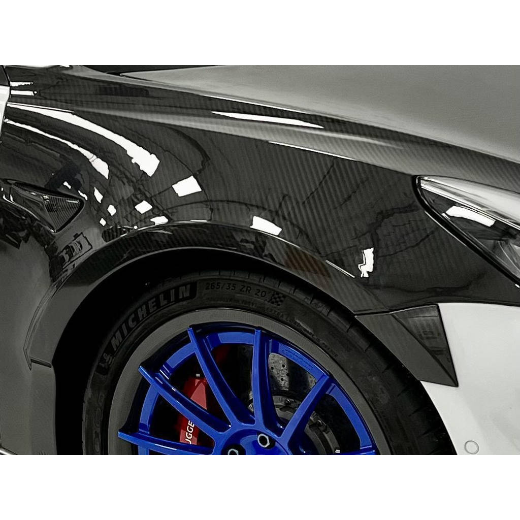 UNPLUGGED PERFORMANCE UP-M3-306-3.1 Ascension-R Front Wide Fender Set, Autoclaved Dry Carbon, UP x Koenigsegg Collaboration, Gloss Clear for TESLA Model 3 Photo-2 